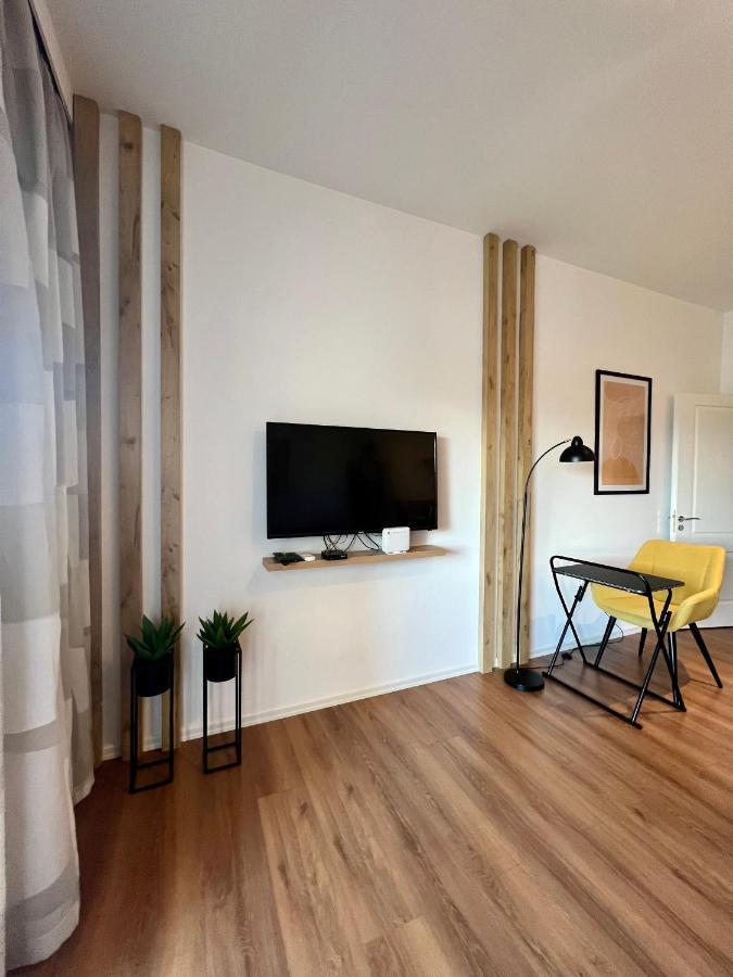 Apartment Yellow *