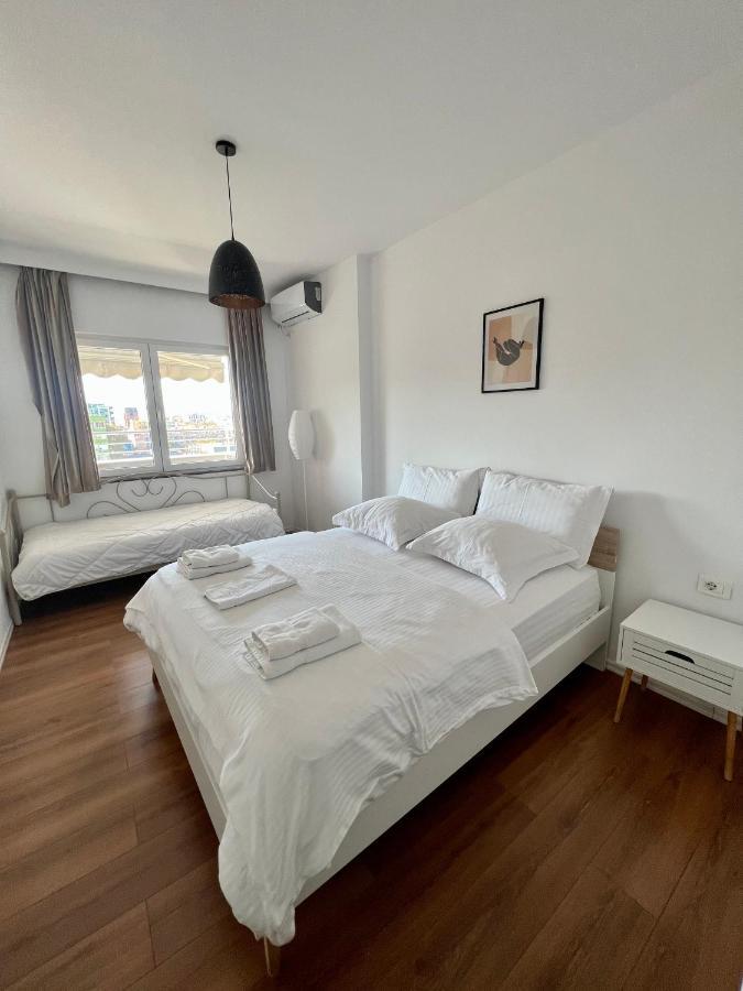 Apartment Yellow *